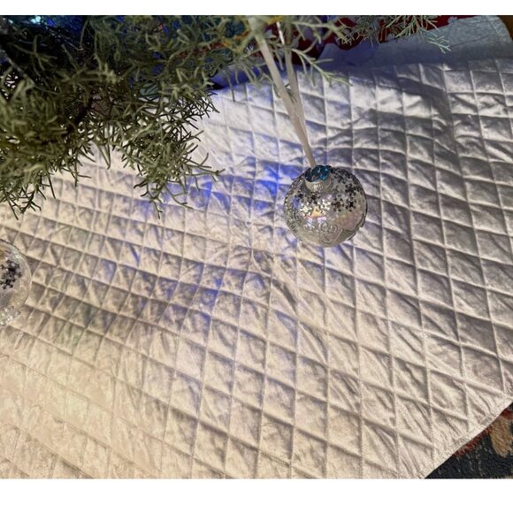 Dillard's Trimsetter Christmas White Velvet Quilted Tree Skirt LARGE 60" - Picture 3 of 8